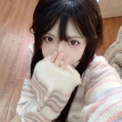 伊塞克湖的猩红色罂粟花